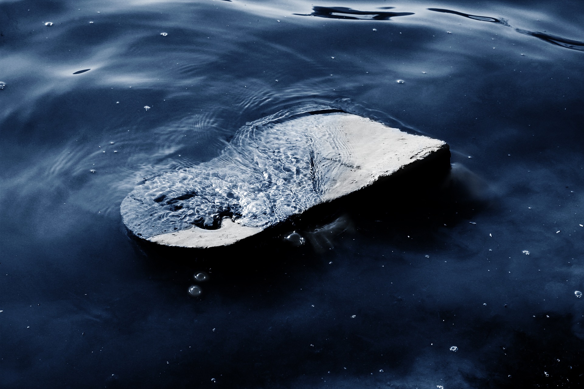 За выходные на карьерах и озерах Челябинской области утонуло 16 человек