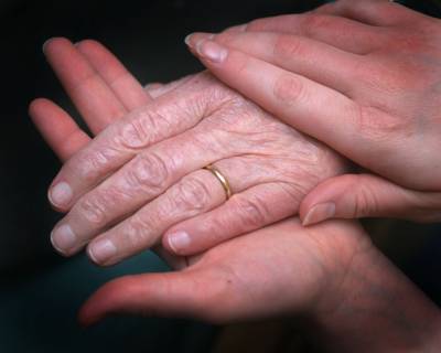 Лучшее лекарство для стариков – внимание и любовь родных