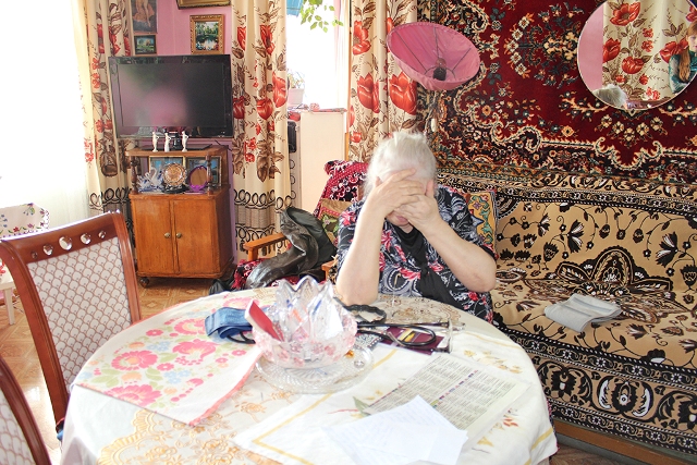В Троицке бабушка лишилась 140 тысяч рублей, впустив лже-коммунальщиц