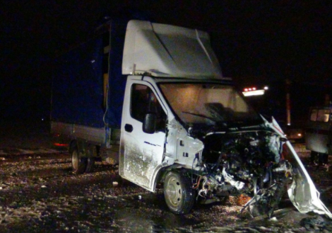 В столкновении грузовика и легковушки в Курганской области пострадали три человека