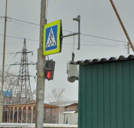 Курганцев возмутил отвалившийся светофор Курганцев возмутил отвалившийся светофор