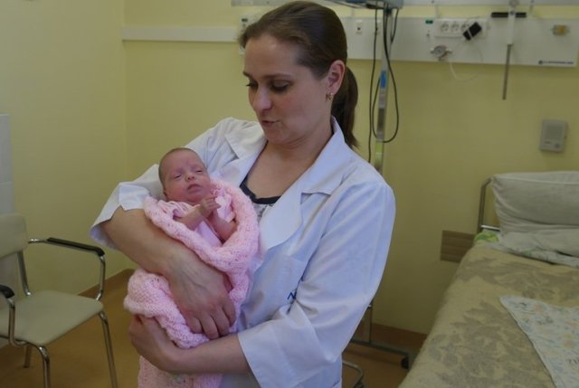 Мировая новость: новорождённого младенца весом в 370 граммов сумели выходить врачи в Екатеринбурге (ФОТО)