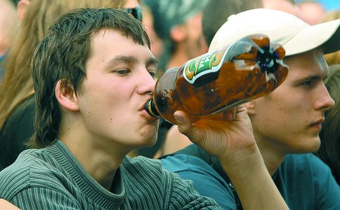 Российское правительство всерьез озаботилось проблемой подросткового пьянства