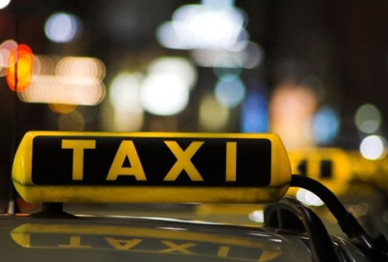 В Кургане таксист украл вещи пассажирки