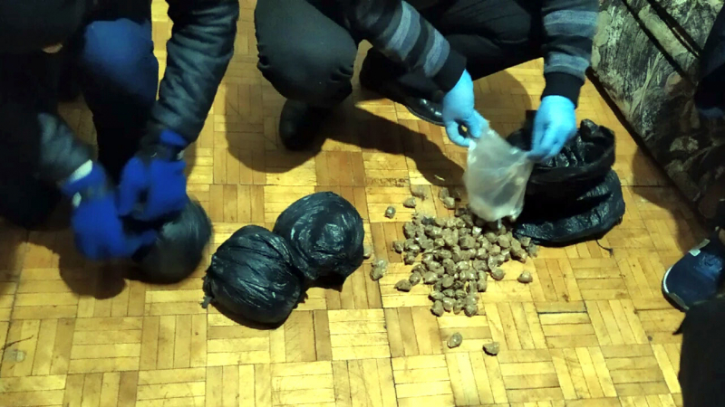 Почти 6 килограммов героина челябинские полицейские изъяли у наркоторговцев