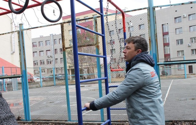 Повторную проверку игровых площадок во дворах Челябинска провели эксперты ОНФ