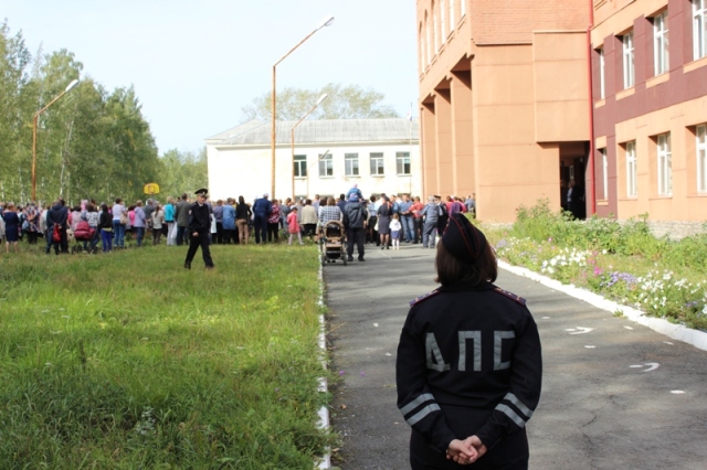 «Последние звонки» и выпускные вечера пройдут под охраной полиции в Свердловской области