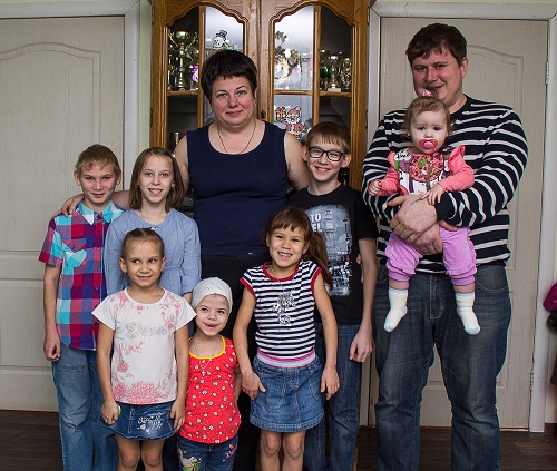 Ирина и Александр Ефимовы  взяли на воспитание семерых детей-инвалидов