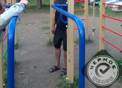 В Магнитогорске на детской площадке найден повешенный мужчина
