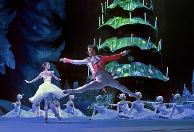 На сцене Челябинского театра оперы и балета состоялась премьера «Щелкунчика»