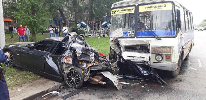 В результате ДТП с маршруткой, BMW и Volkswagen пострадало пять человек