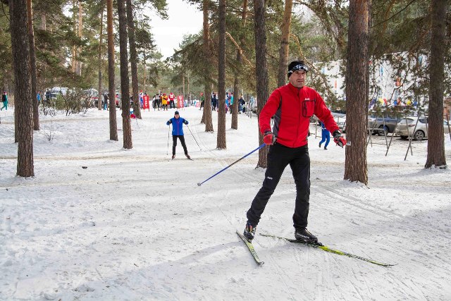 Вставай на лыжи: в Шершневском бору в Челябинске более 1500 тысяч пар лыж можно взять напрокат