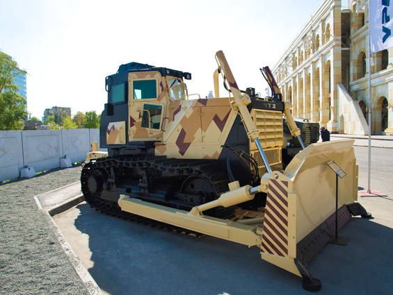 Челябинский тракторный в Кубинке предложит военным бульдозер «в погонах»