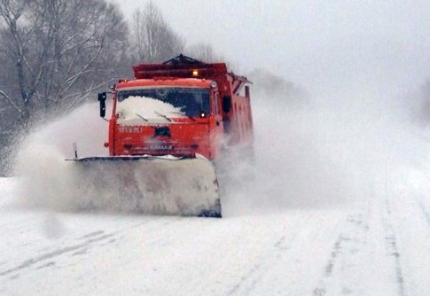 На улицы Челябинска для борьбы с последствиями снегопада вывели 103 единицы техники