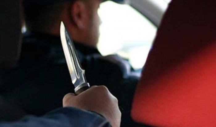«Ранили ножом». На таксиста в Челябинске напал пассажир