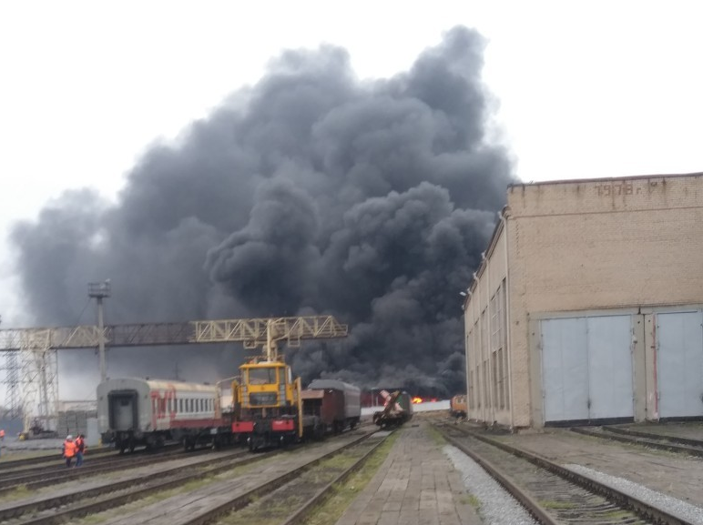 На заправке в Челябинске дотла сгорел бензовоз (видео) На заправке в Челябинске дотла сгорел бензовоз (видео)