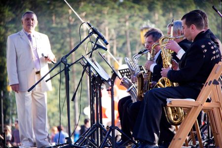 В рамках фестиваля высокой музыки в Озерске выступил известный джазовый оркестр «Биг-бенд»
