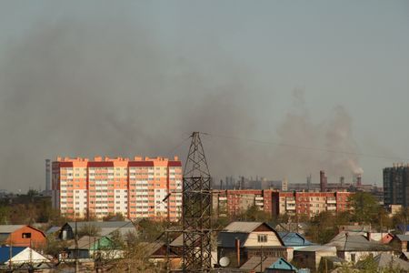 12 мая у Челябинского электрометаллургического комбината состоялся пикет против выбросов предприятия
