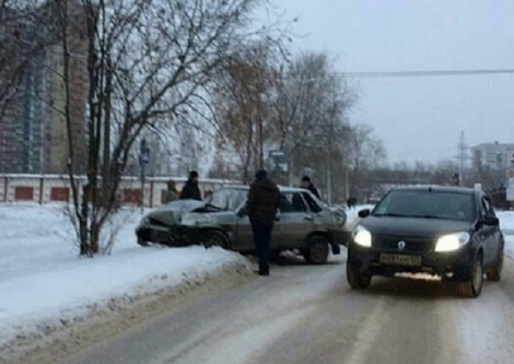 В ДТП в Перми пострадали два человека