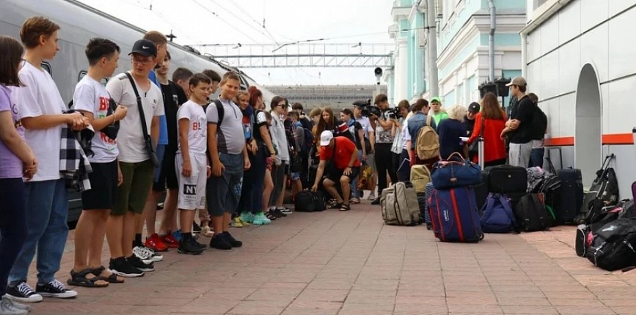 В Челябинск на «Университетскую смену» приехали подростки из ДНР 