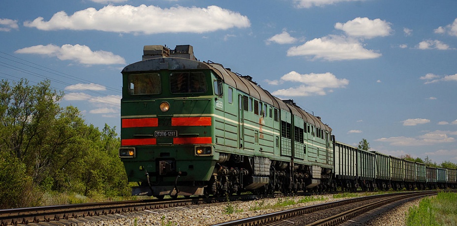 В Челябинской области мужчина оказался под поездом и выжил