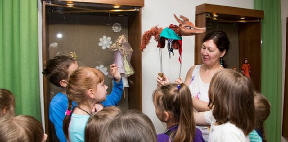 Челябинский театр кукол проводит розыгрыш путевки в языковой лагерь «Britannica Kids»