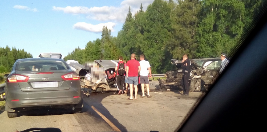В страшном ДТП, устроенном автоледи на трассе Пермь - Екатеринбург, погибли пять человек