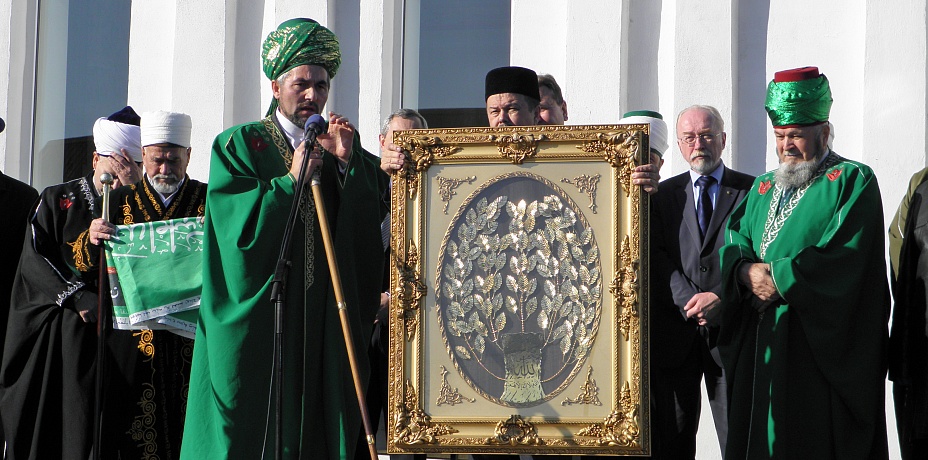 В южноуральской Варне торжественно открыли соборную мечеть  «Нур»