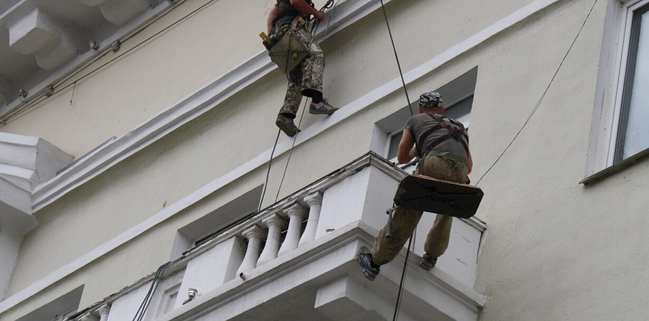 В Челябинске опасно ходить под балконами