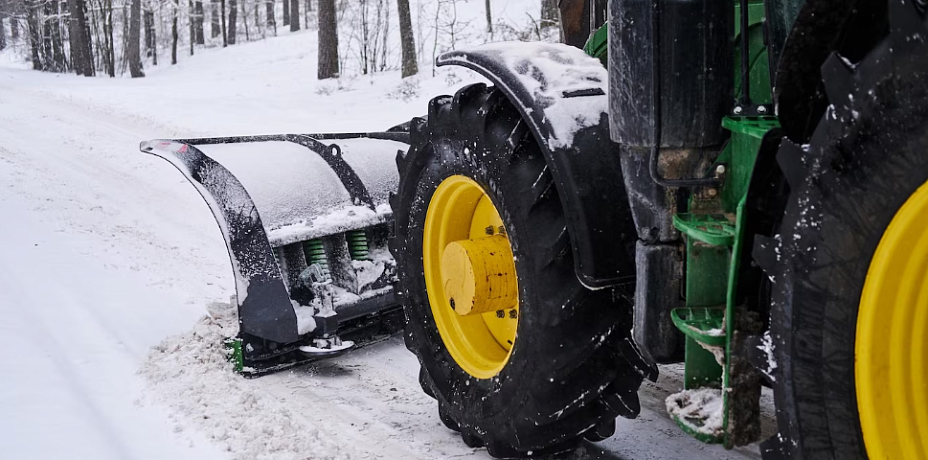 Челябинск закупит новую снегоуборочную технику 