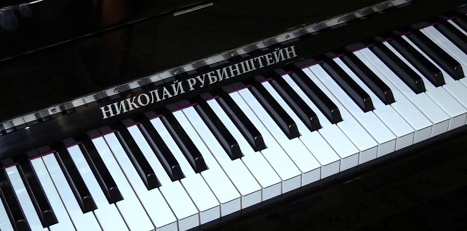 Челябинские школы искусств получили музыкальные подарки от Путина 