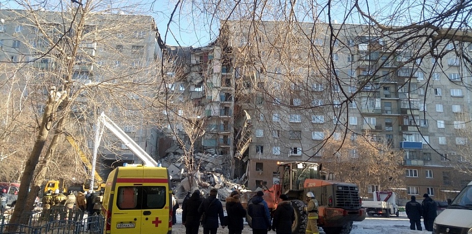 Спасатели достали из-под завалов в Магнитогорске живого ребенка