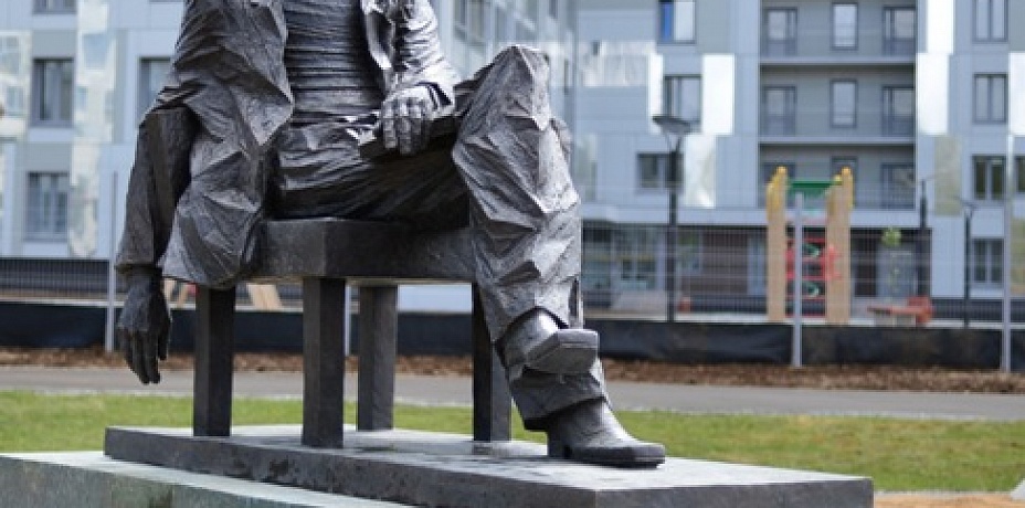 Единственный в России памятник Георгию Буркову открыли в Перми к юбилею известного актёра