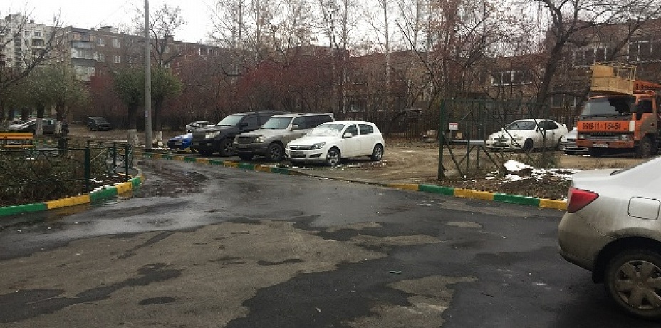К созданию огромных парковок зачастую сводится благоустройство дворов в Челябинске