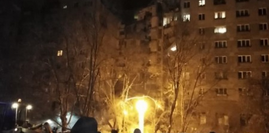 В Магнитогорске после взрыва обрушился подъезд жилого дома