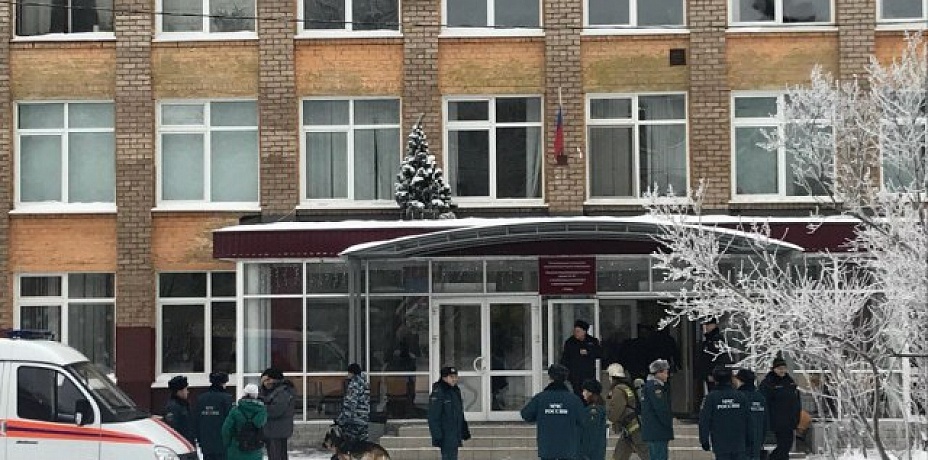 Причиной поножовщины в школе в Перми стала драка учеников: пострадали 15 человек