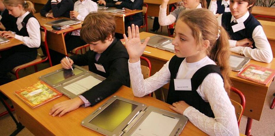 В России завершился эксперимент по внедрению электронных учебников в средней школе 