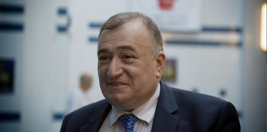 Челябинск посетит герой Армении - пловец Шаварш Карапетян