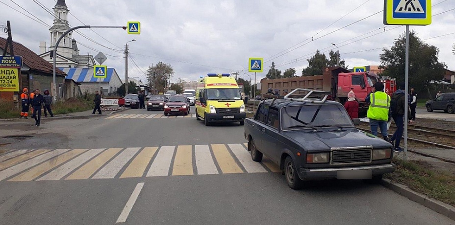 Момент наезда грузовика на пешехода в Челябинске попал на видео