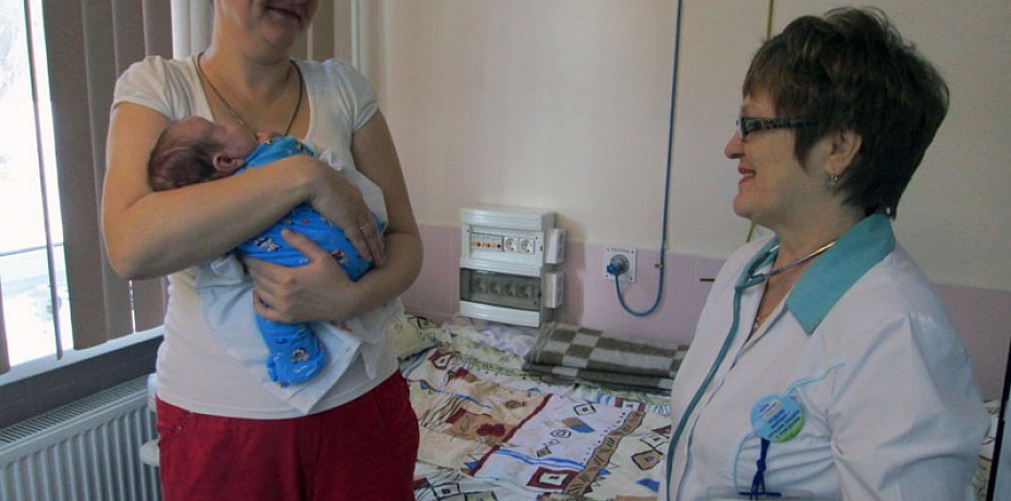 Южноуральские врачи поздравили женщин с Днем матери