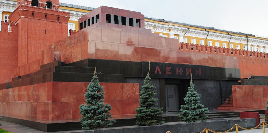 Путину предложили вынести Ленина из мавзолея