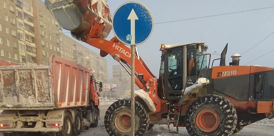 Дорожники за ночь убрали свежий снег с магистралей Челябинска и области