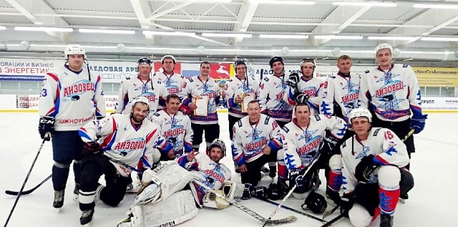Заводская команда «Аизовец 18+» – победитель турнира на льду 