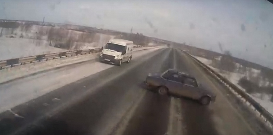 Появились кадры смертельного ДТП в Красноармейском районе. Видео