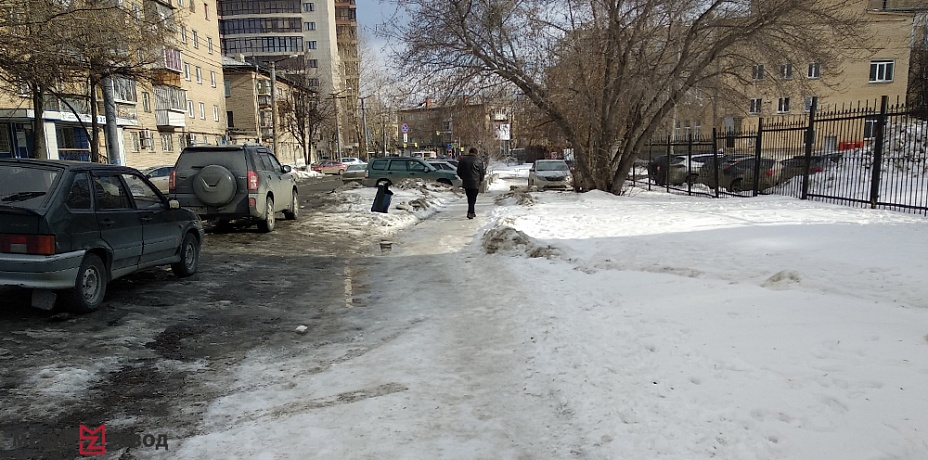 Подрядчики не справились с уборкой Челябинска от снега и льда