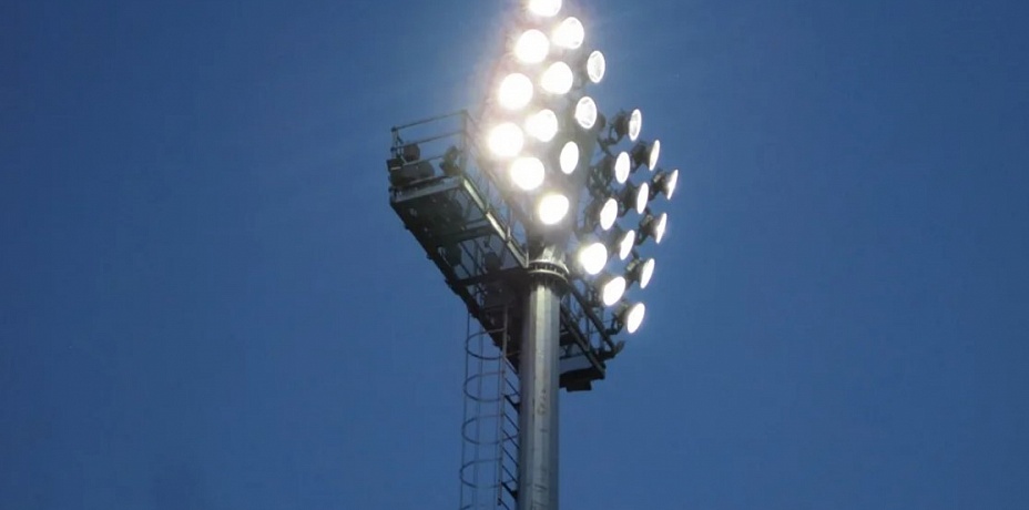 В Челябинской области коммунальщики Минобороны отремонтировали освещение для стадиона 