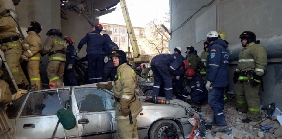 Спасатели не исключают повторного обрушения дома в Магнитогорске