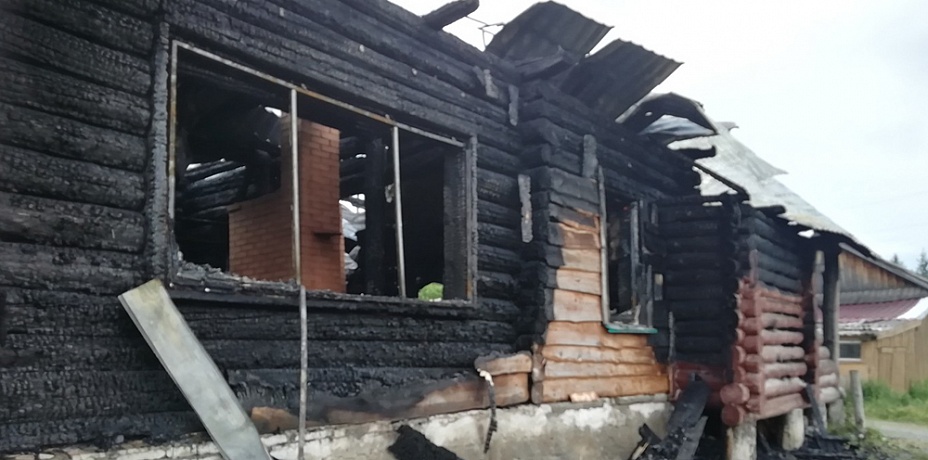 Молния спалила музей и жилой комплекс в нацпарке «Зюраткуль»