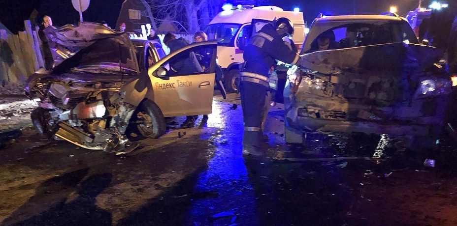 Аварию с тремя внедорожниками устроил нетрезвый таксист в Миассе