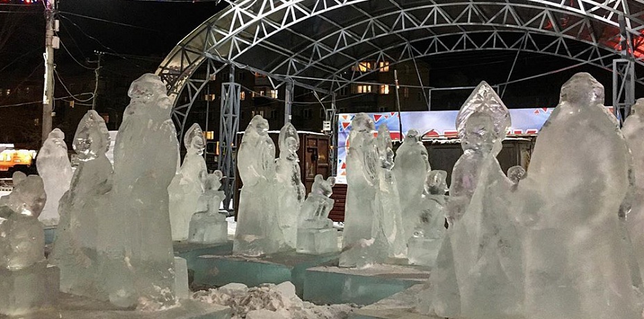 Ледовый городок Копейска «захватили» Деды Морозы и Снегурочки